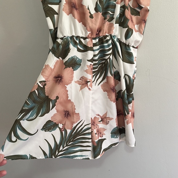 Shein shorts romper tropical size large - Picture 3 of 3
